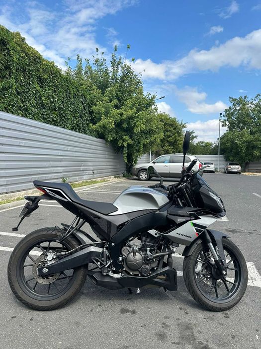 Motocicleta Aprilia Tuono 125 cc