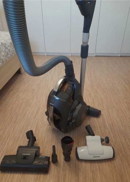 Пылесос LG Kompressor VC83209UHAV