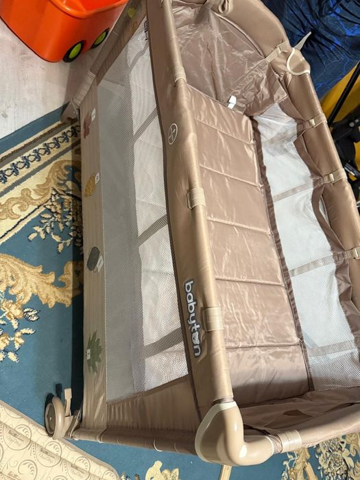 Продам кроватку-манеж