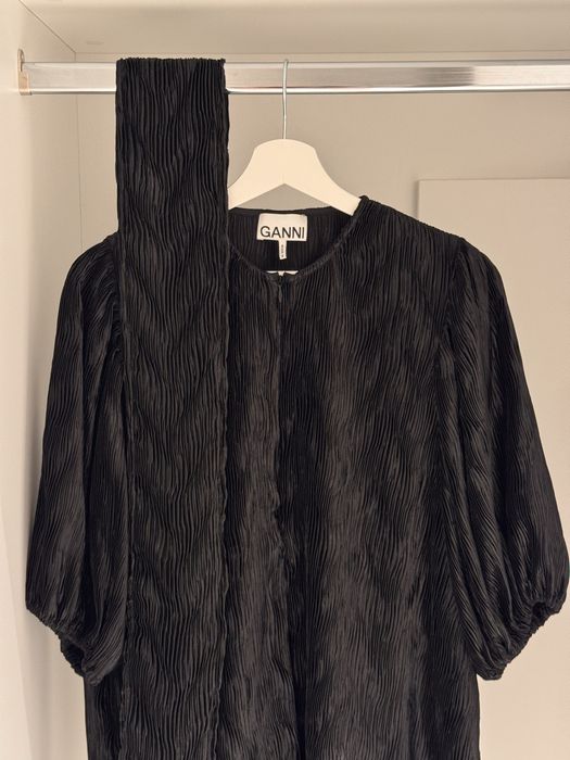 Плисирана рокля GANNI с колан – Черна – Размер 34 (XS)