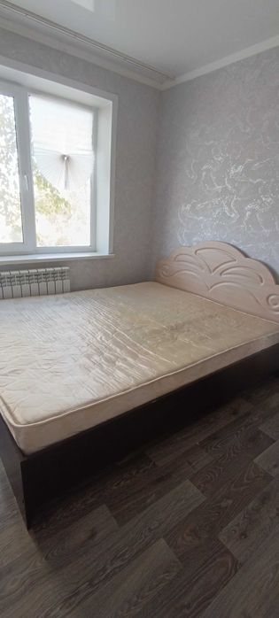 Кровать двуспальная и комод