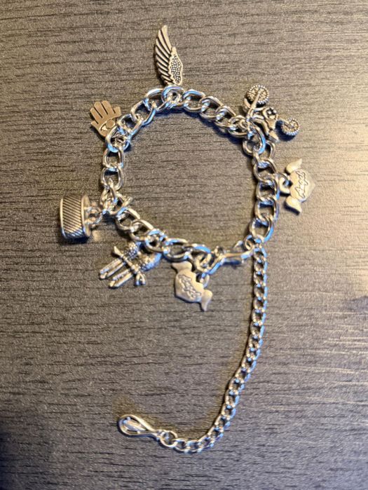 Brățară Handmade cu Charmuri și Lanț Adițional – Model Unic, stil grunge