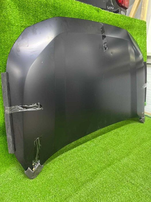 Капот на Toyota RAV 4