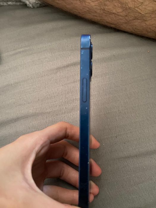 Vand iphone 12 simplu