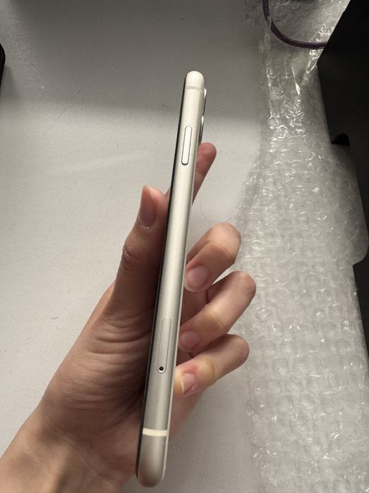 Продам Iphone 11