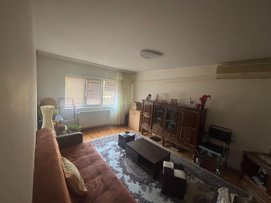 Apartament 3 camere de vânzare