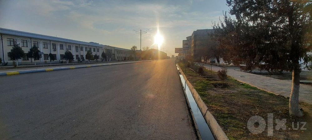 Qarshi davlat Unversiteti oldida.Kursatilgan nomer tel qiling.