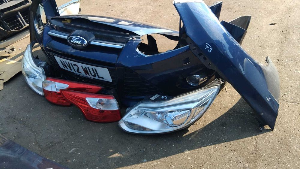 Bara fata cu spalatoare Ford Focus 3 an 2011