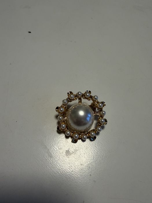 Брошки различни налични