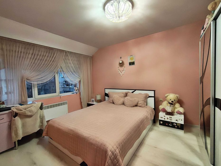 Продава се Двустаен апартамент в Търговище, Център - 60 кв.м за 1692 €/кв.м - Снимка #5