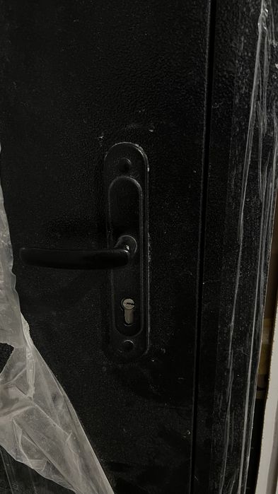 Дверь входная.