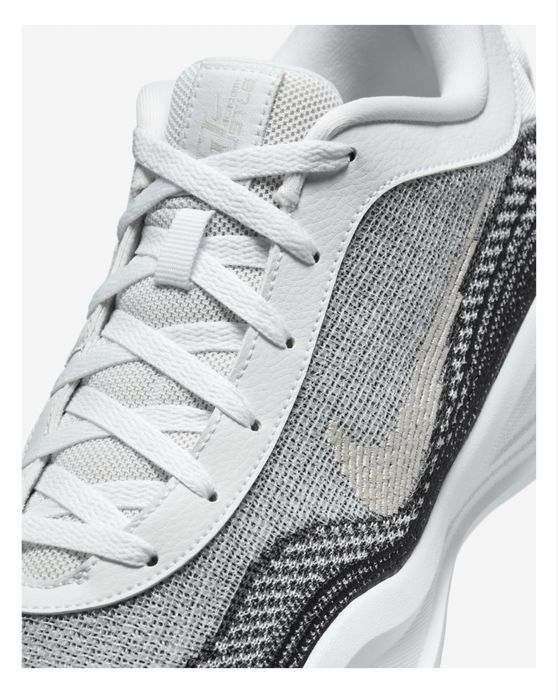 Nike G.T. Hustle Academy