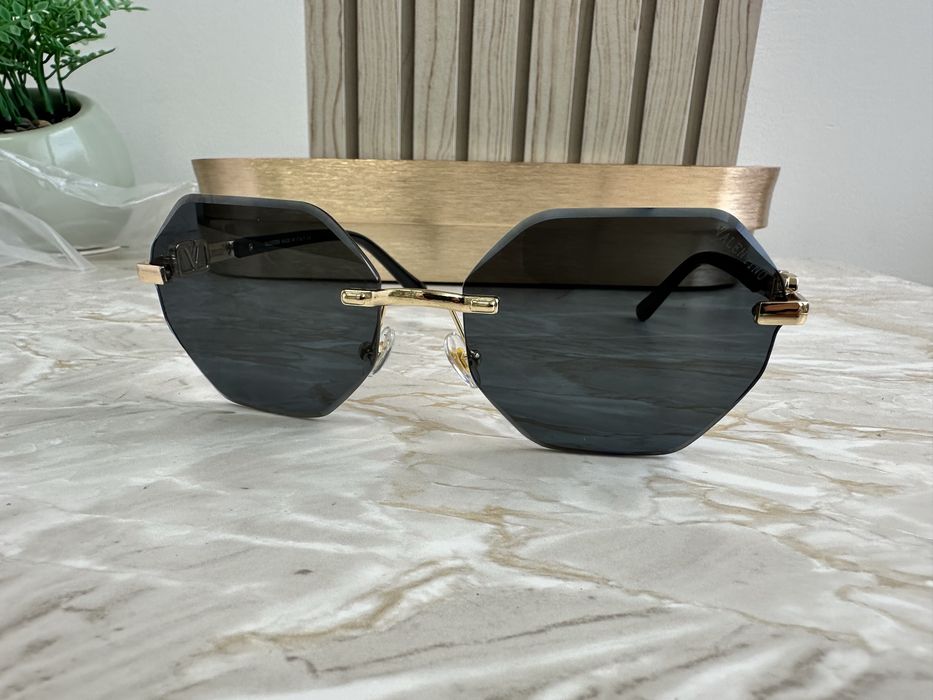 Ochelari de soare model Valentino