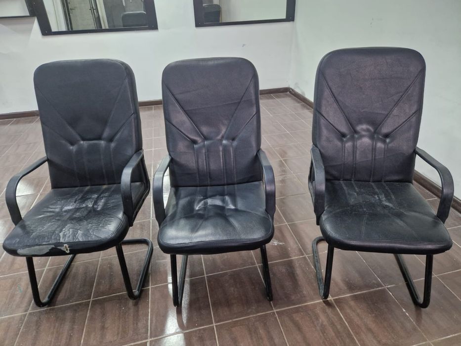 Кресла и столы для офиса