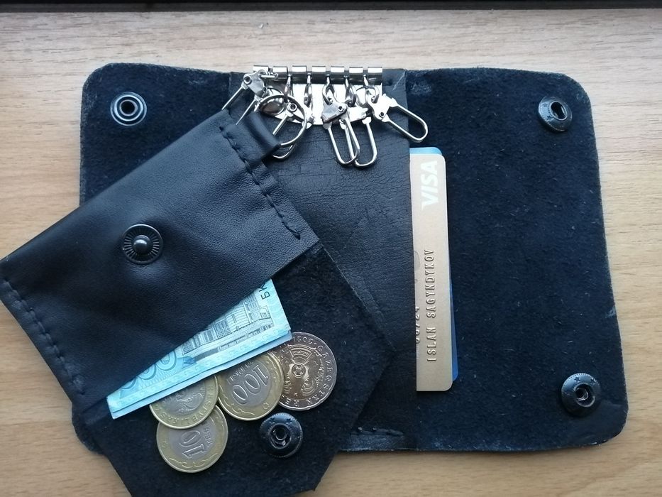 Ключница новая из натуральной кожи ручной работы.