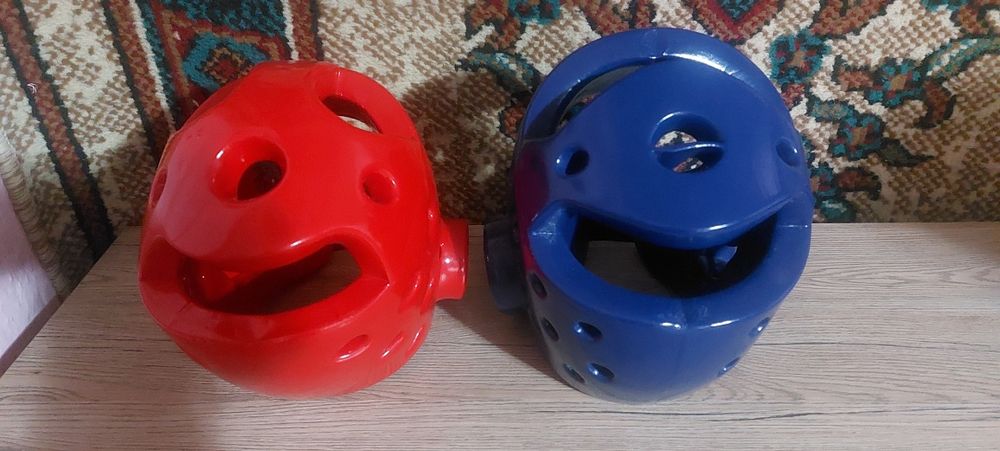 Защитный шлем для тейквандо