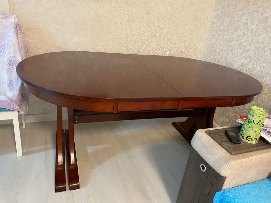 Продам стол для гостинной