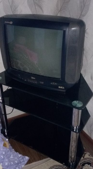 Телевизор LG  и паставка