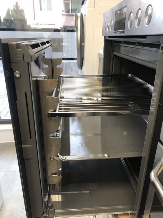 Фурна с индукционни котлони Bosch HEB578BS1