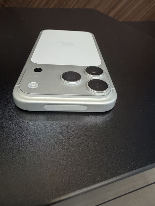 Iphone 17pro продаю