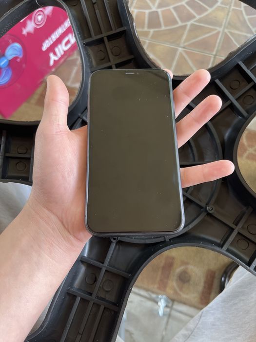 Iphone 11 почти новый