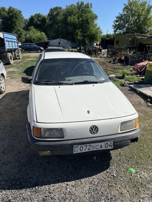 Пасат б3,1990 год