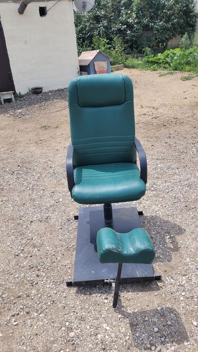 Продам педикюрное кресло зелёное б/у
