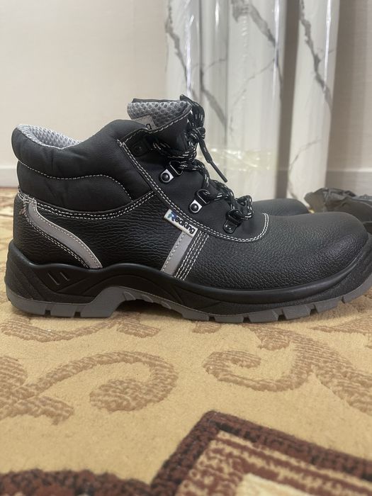 Продам рабочий ботинки 2 пар 44-45 размер