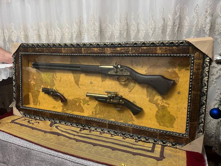 Продаю декоративный набор старинного оружия в рамке.
Размеры:

Длина: