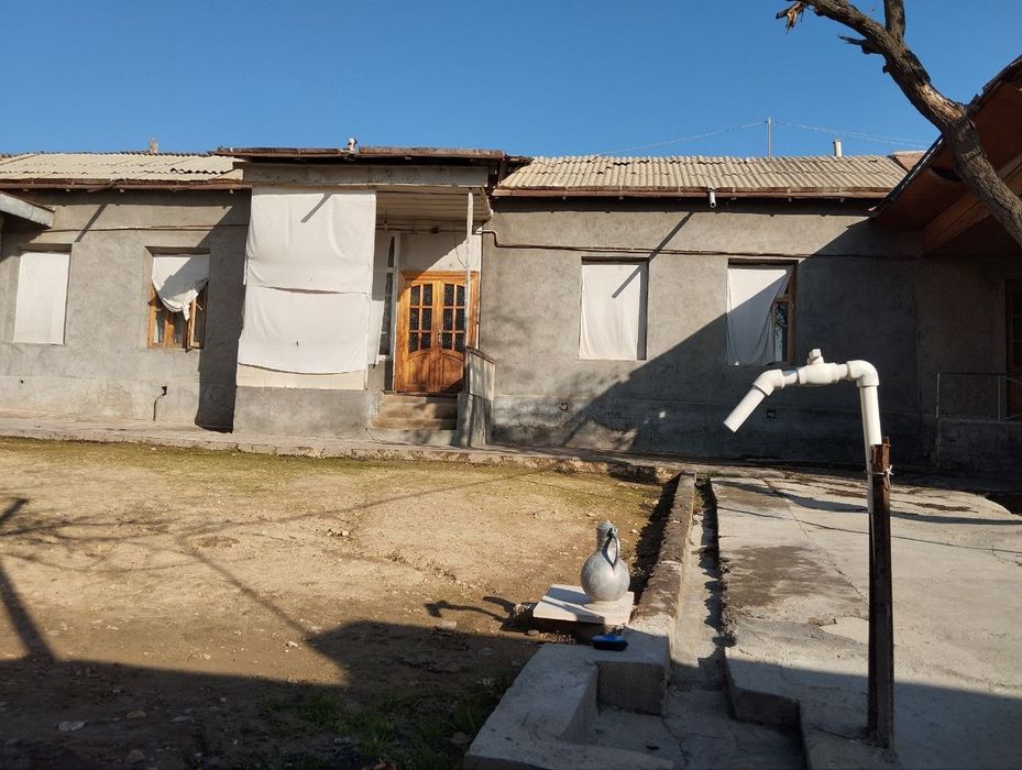 Uy sotiladi Narxi sotixiga 14.000$ Dan yana kelishiladi jami 14.4sotix