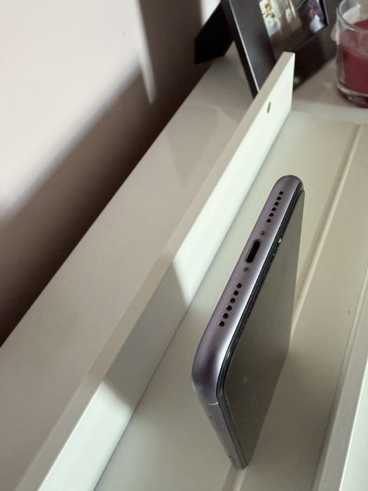 Vând iPhone 11 – stare foarte bună, perfect funcțional!