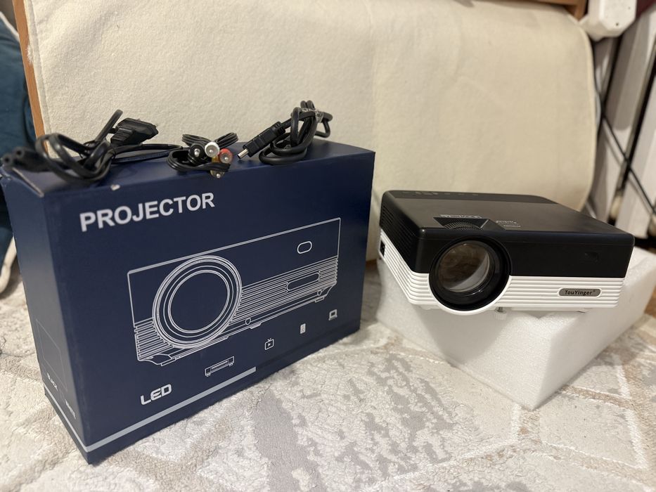 Проектор для фильмов TouYınger Q7A 40000тг. (Есть торг)