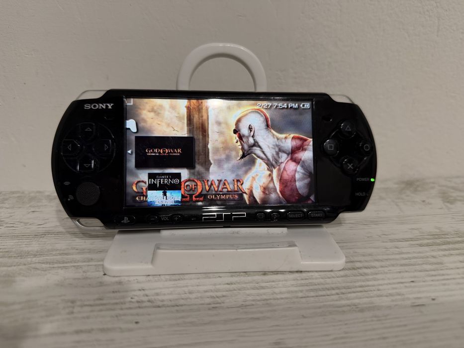 PSP 3000 - с аксеоари и 11 UMD игри