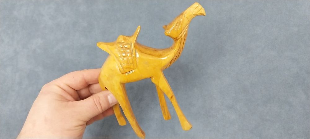 Дървена фигура - "Камила"