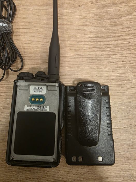 Vând Yaesu VX-8DE cu cutie