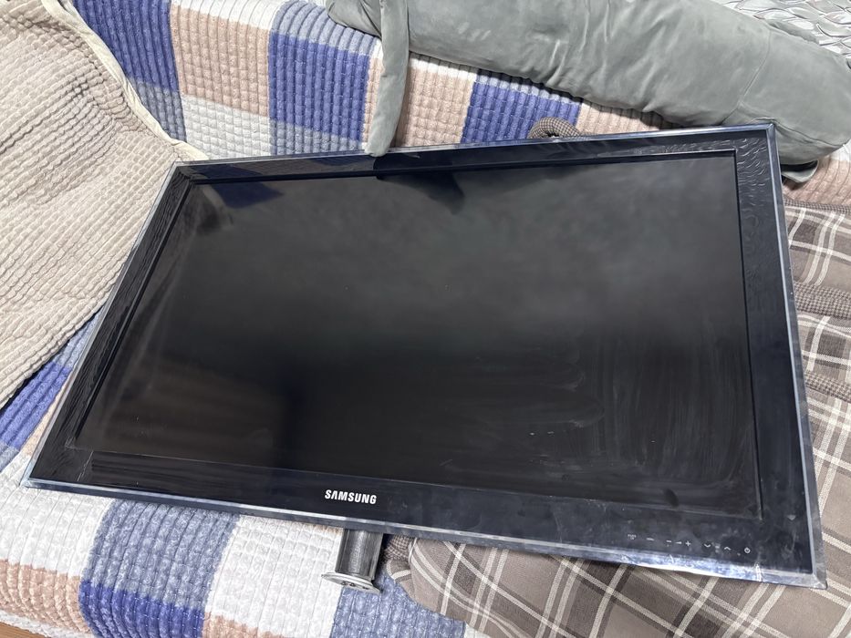 Продам телевизор на запчасти