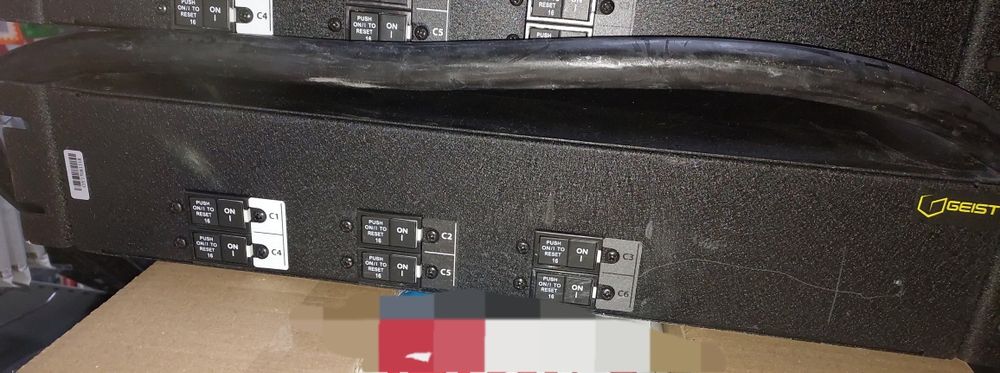 PDU( Power Distribution Unit) Rack 2U 32A 18 x C13 240/415VAC  Geist
