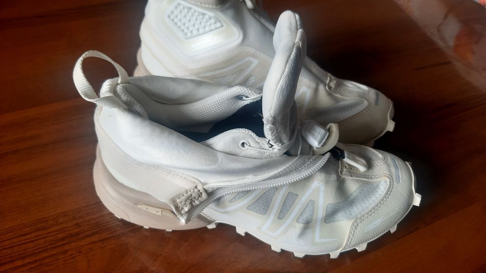 Хазирги уакытта кийетин кызлар красовкасы