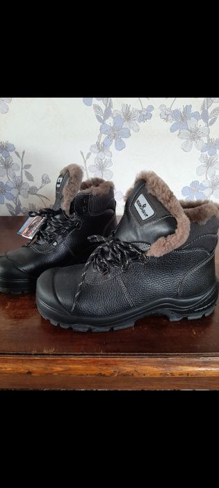 Продам ботинки зимние