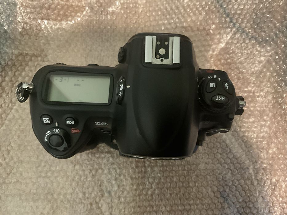 Legenda Nikon D3 body si accesorii