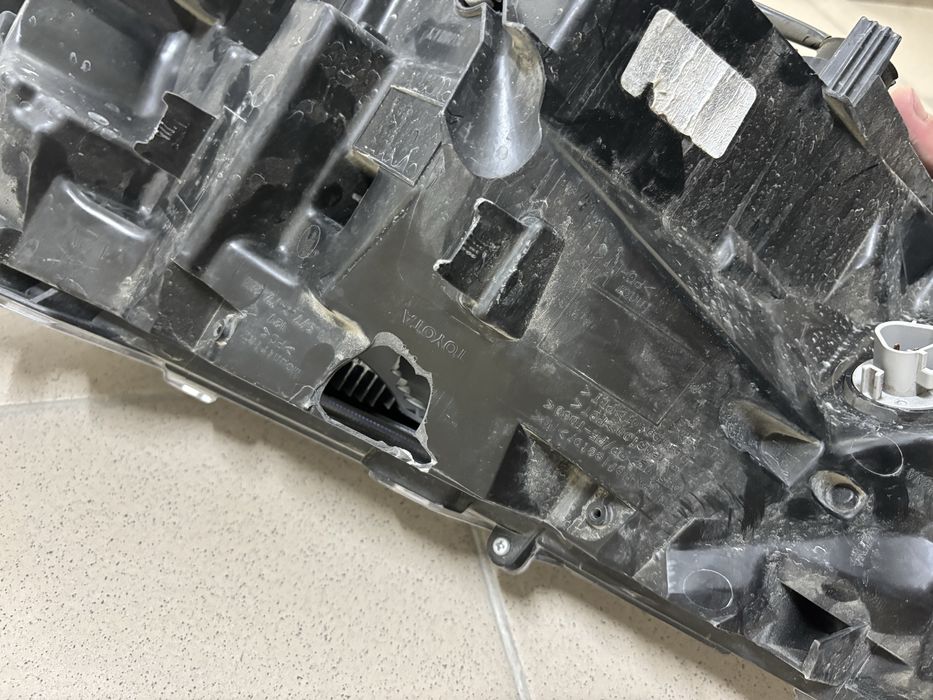 Фара тайота рав 4