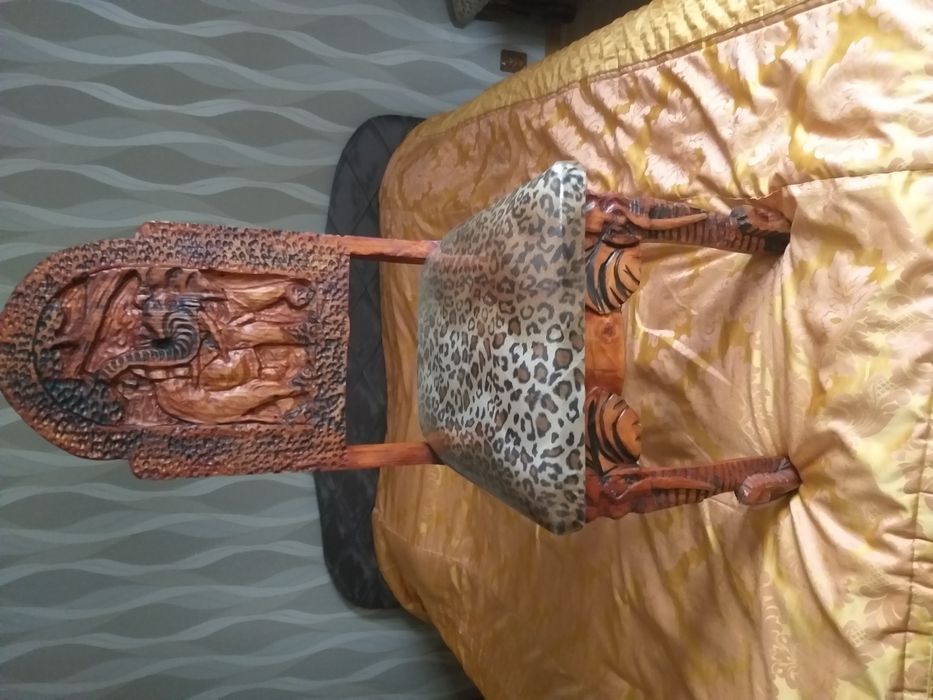 Vand scaune sculptate