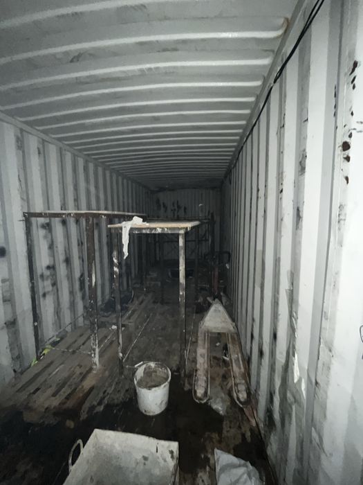 Продам контейнер и содержимое в нем