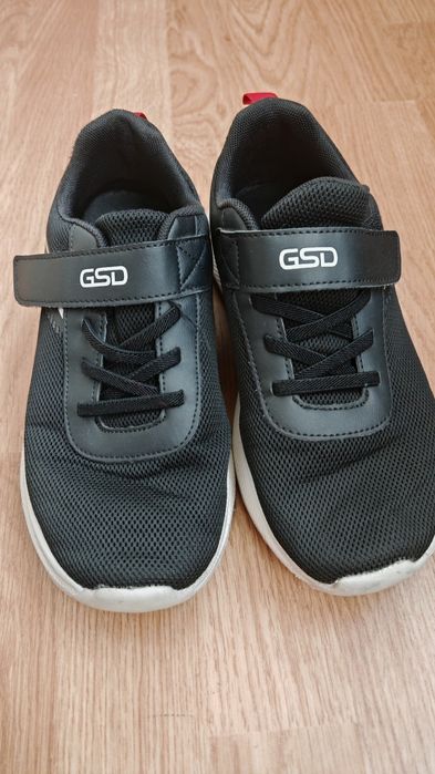 Кроссовки на подростка 38 р