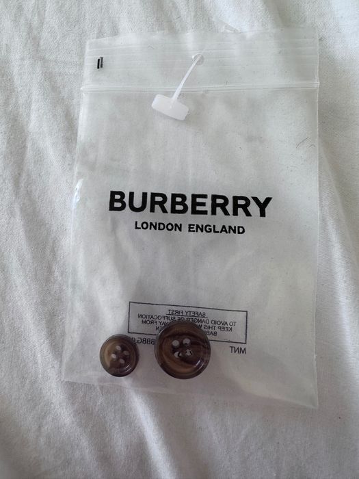 Оригинална дамска риза Burberry с резервни копчета
