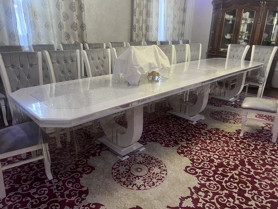 Продается стол и стулья