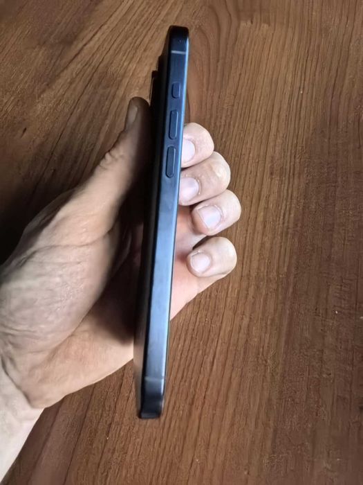 Продавам iPhone 15 pro 128gb