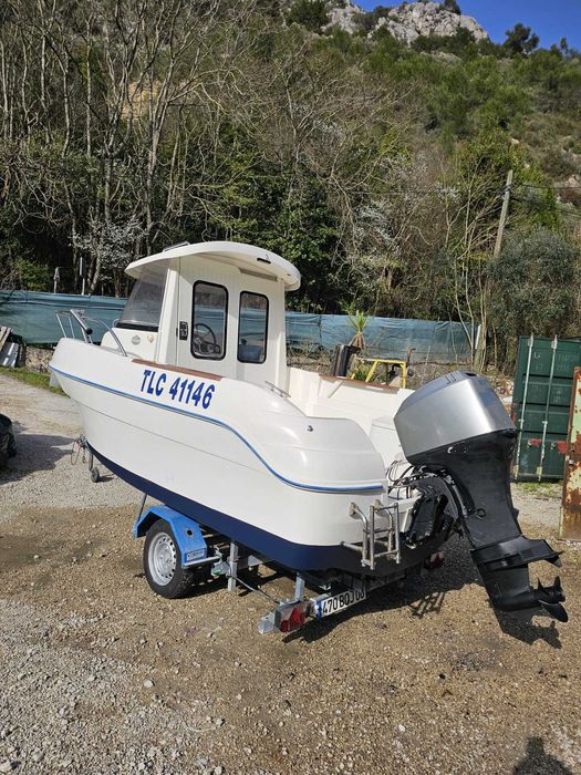 Quicksilver500(5m)Cabina+Mercury 50CP EFI 4T –280h –IMPECABILĂ+Remorca