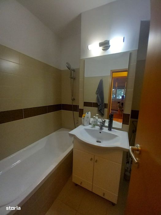 Florilor - in spate la BT, apartament 3 camere, la etajul 1 !