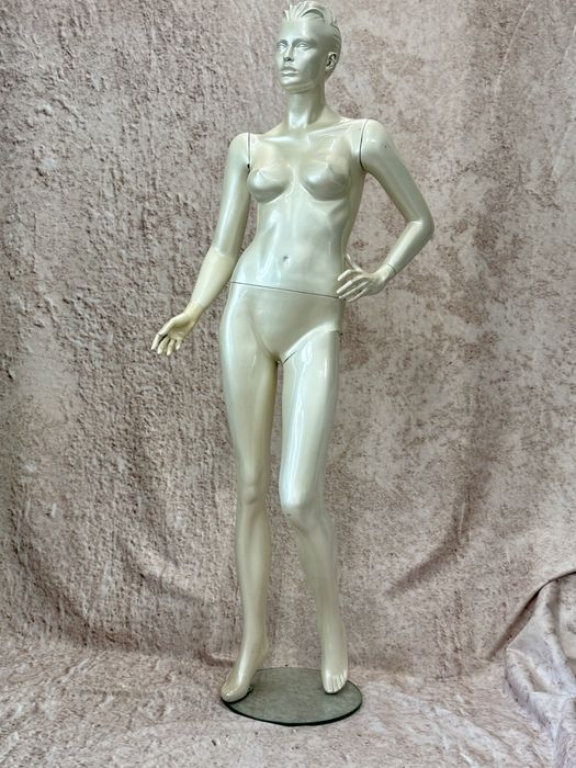 Дамски  манекени